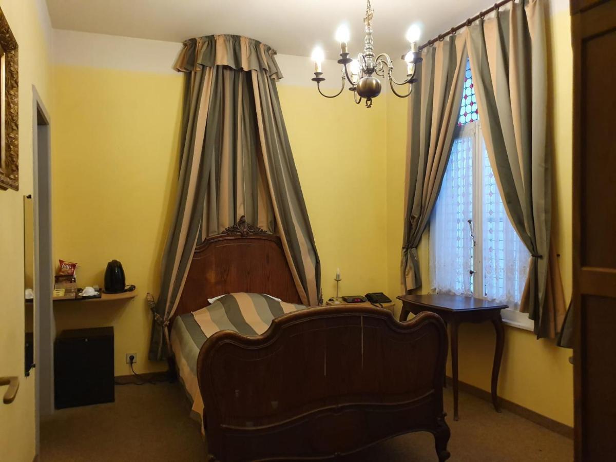 Erasmus Hotel 2*